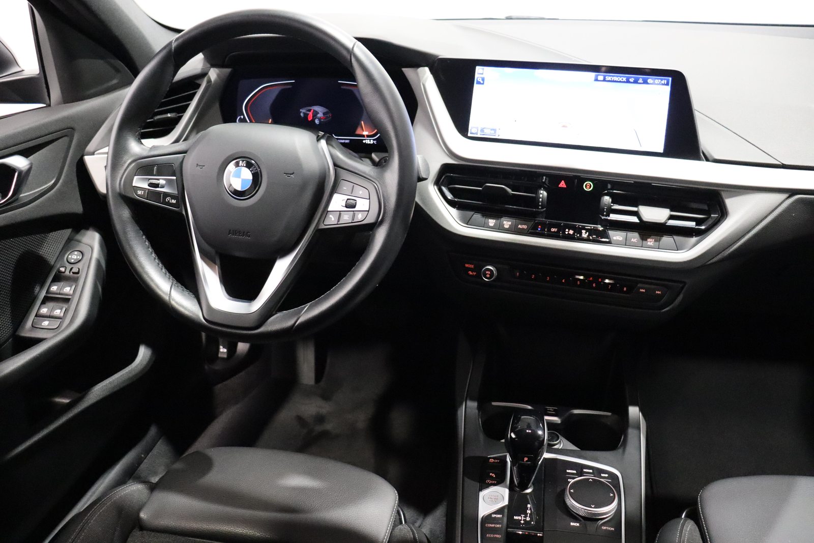 BMW 118i, Benzin, Occasion / Gebraucht, Automatik - 7