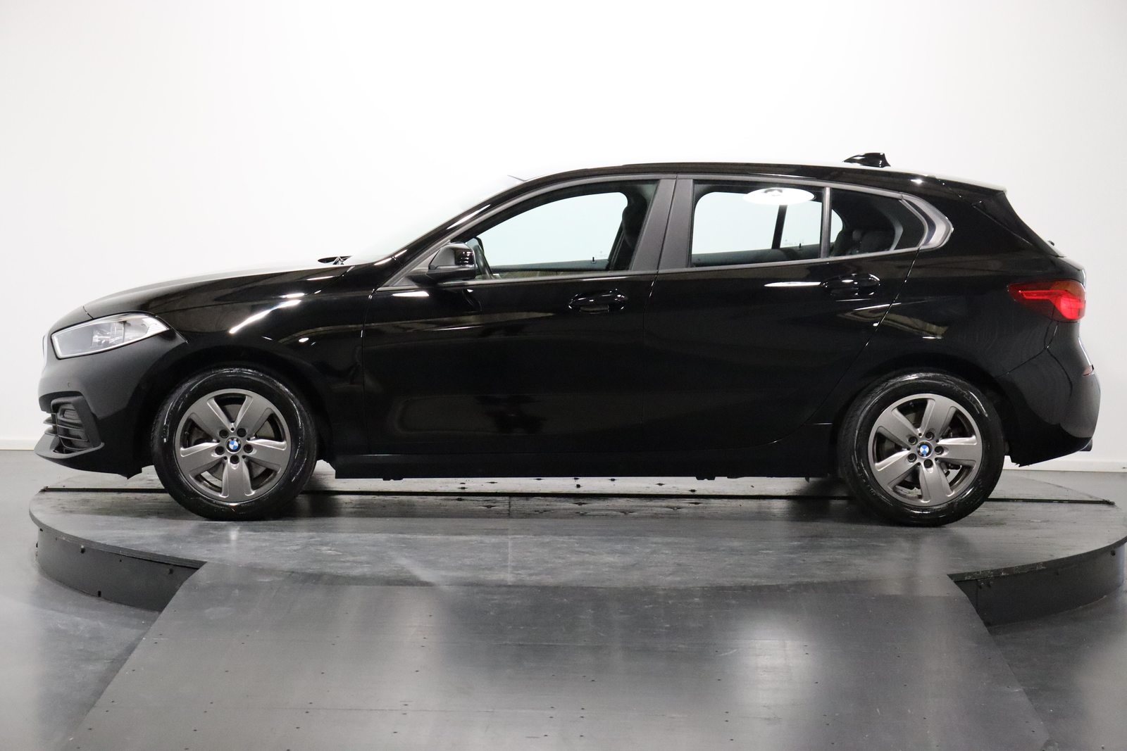 BMW 118i, Petrol, Second hand / Used, Automatic - 2