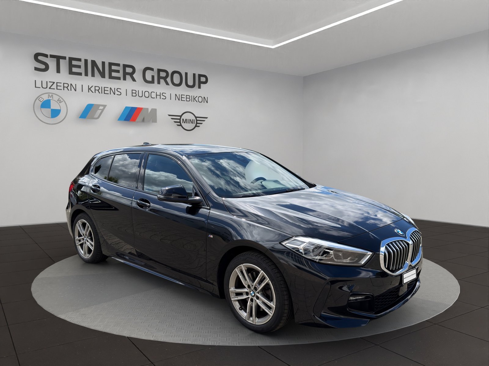 BMW 118i Pure M Sport Steptronic, Petrol, Second hand / Used, Automatic - 3