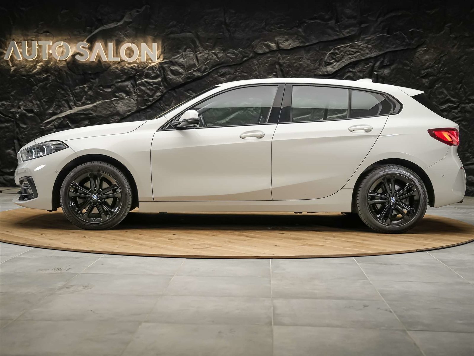 BMW 118i Sport Line Steptronic *Harman/Kardon*Lenkradheizung, Petrol, Second hand / Used, Automatic - 2