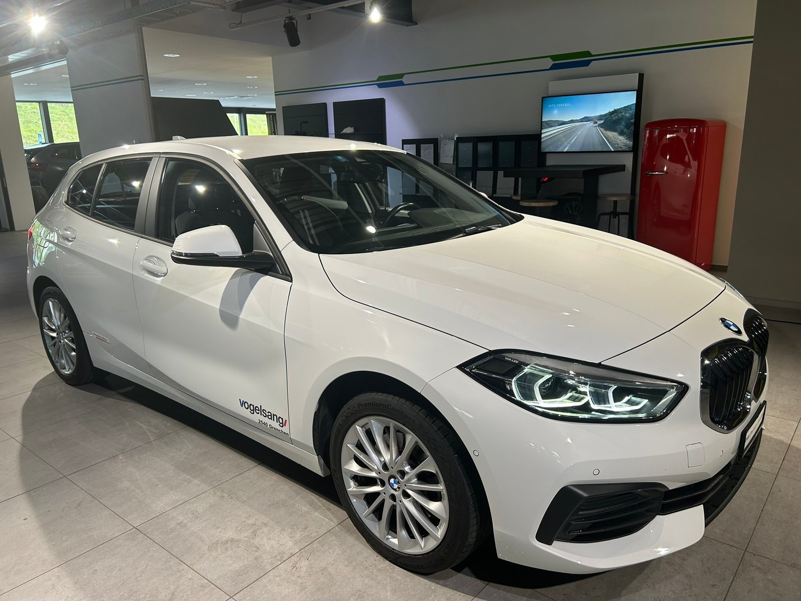 BMW 118i Essential Edition Steptronic, Benzin, Occasion / Gebraucht, Automatik - 4