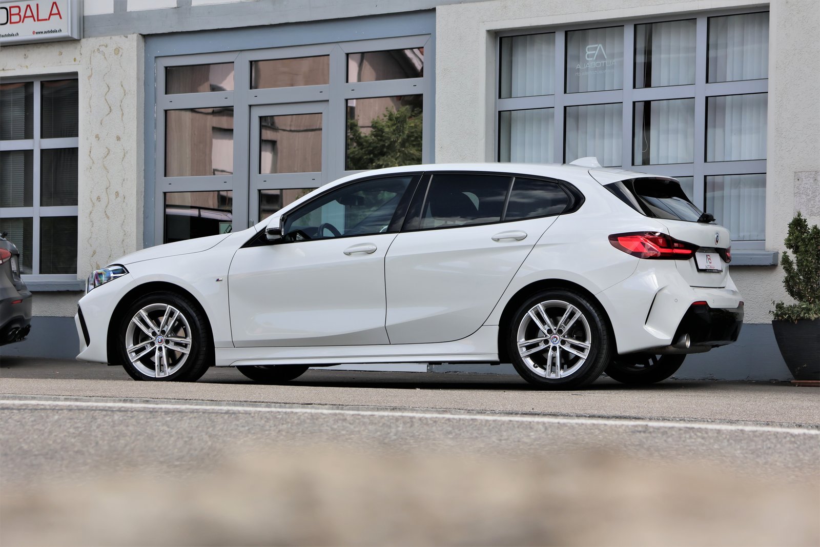 BMW 118i M Sport Steptronic, Benzin, Occasion / Gebraucht, Automatik - 4