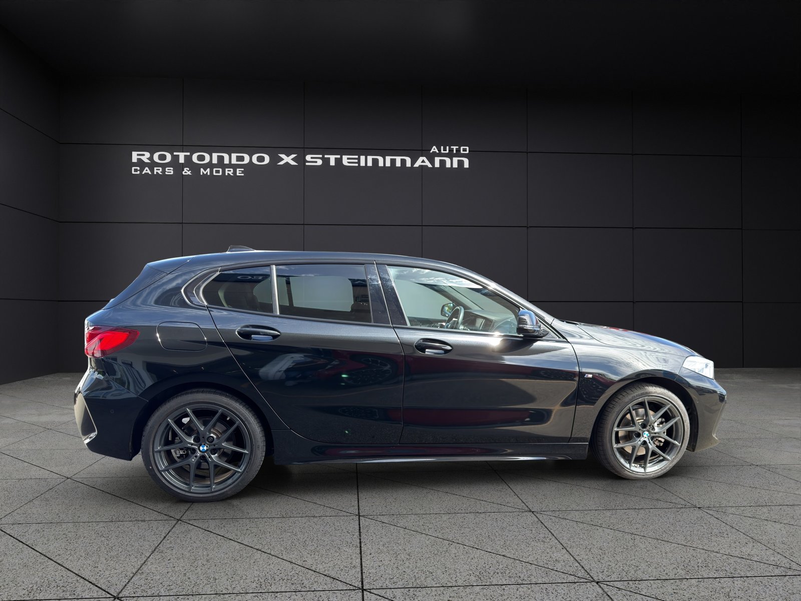 BMW 118i Pure M Sport Steptronic, Benzin, Occasion / Gebraucht, Automatik - 4