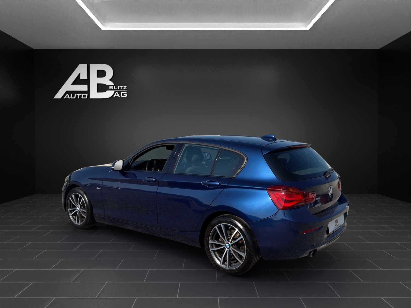 BMW 118i Edition Sport Line Steptronic, Petrol, Second hand / Used, Automatic - 3