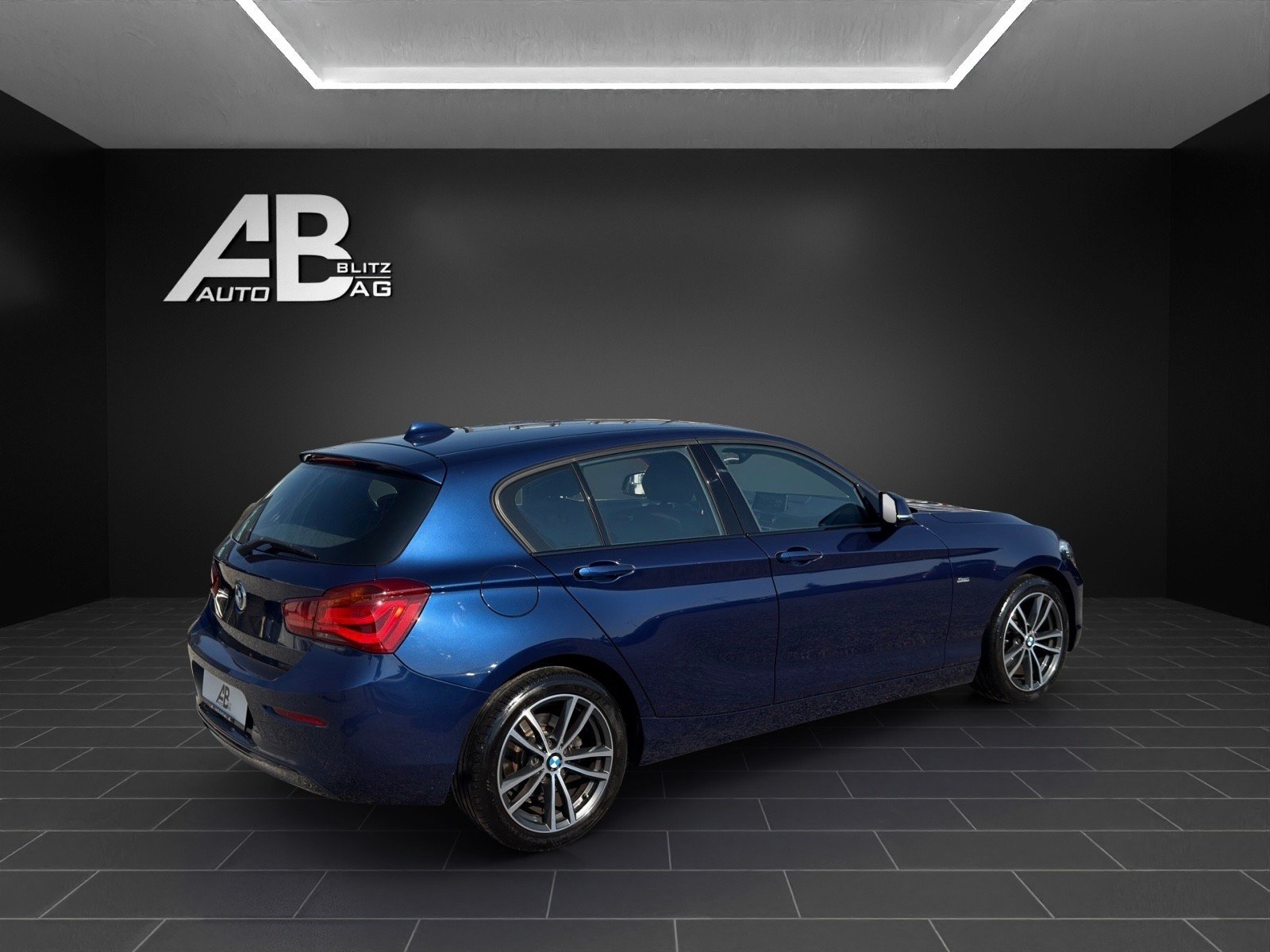 BMW 118i Edition Sport Line Steptronic, Petrol, Second hand / Used, Automatic - 5