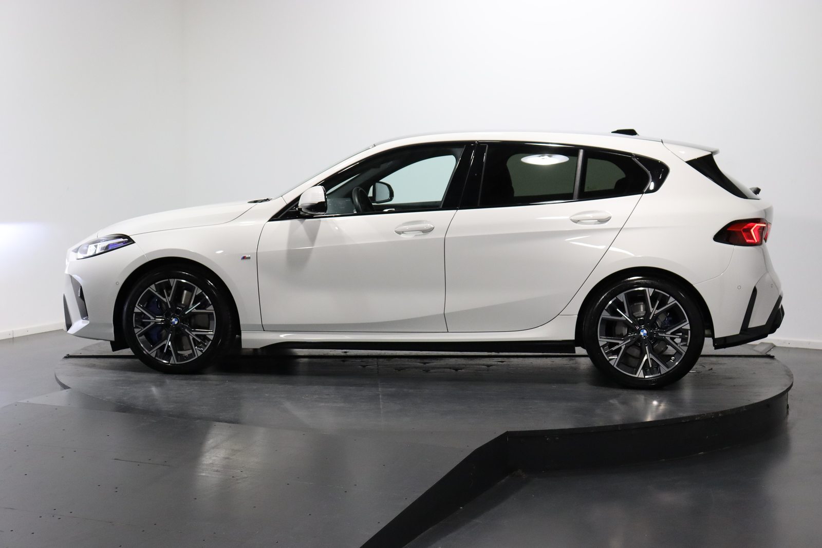 BMW 120i, Hybride Léger Essence/Électricité, Occasion / Utilisé, Automatique - 2