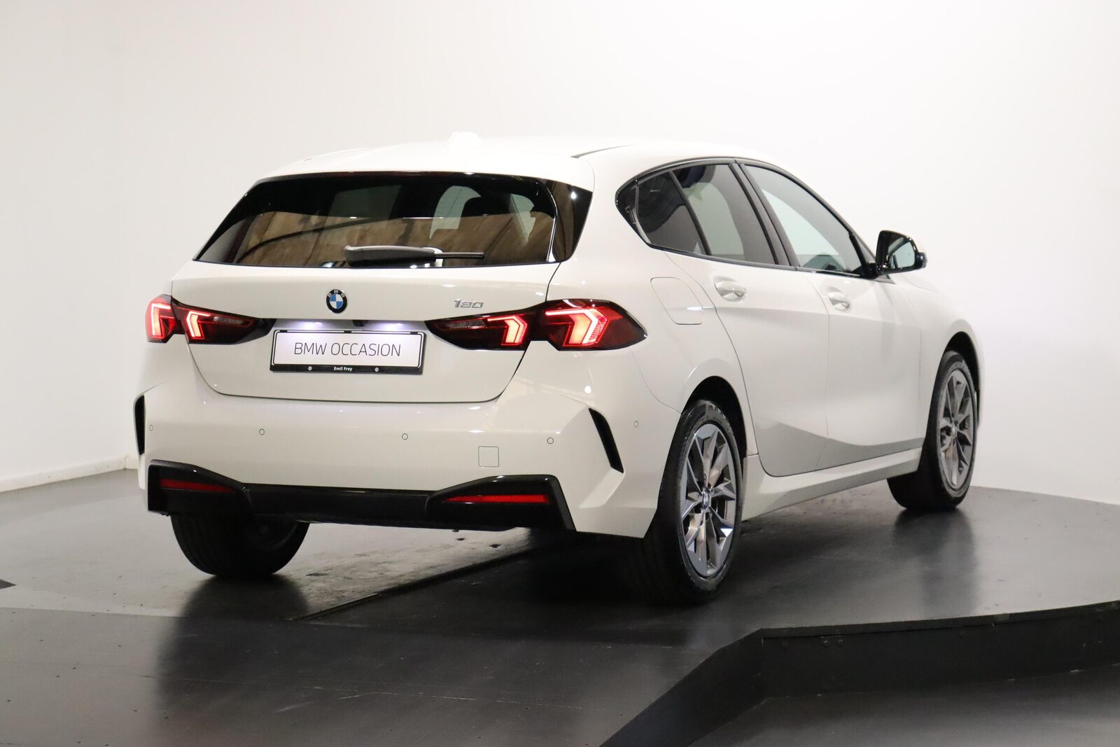 BMW 120i, Mild-Hybrid Petrol/Electric, Second hand / Used, Automatic - 7
