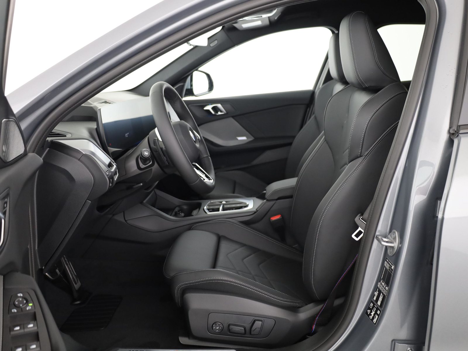 BMW 123 xDrive, Mild-Hybrid Petrol/Electric, New car, Automatic - 5