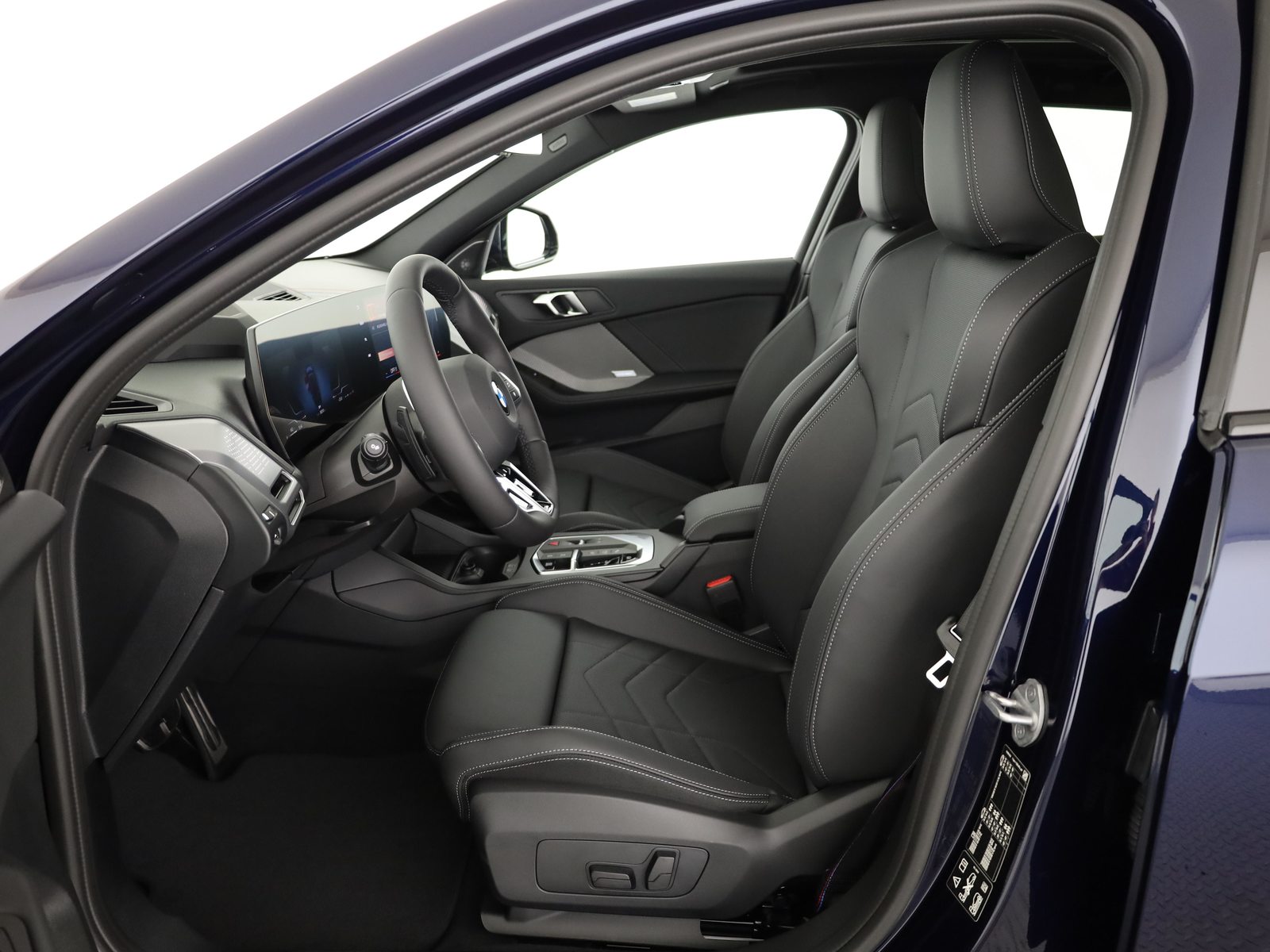 BMW 123 xDrive, Mild-Hybrid Petrol/Electric, New car, Automatic - 4