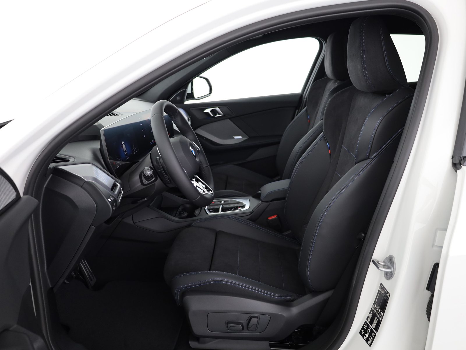 BMW 123 xDrive, Mild-Hybrid Petrol/Electric, New car, Automatic - 4
