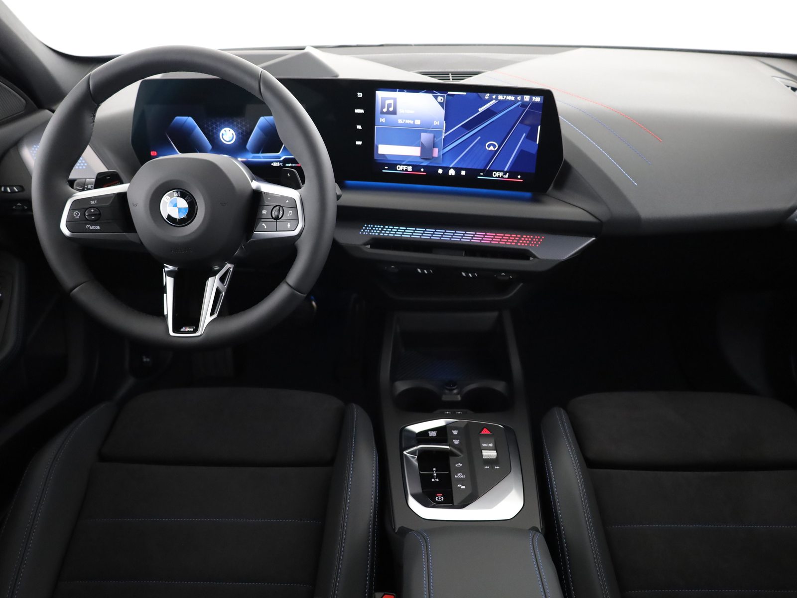 BMW 123 xDrive, Mild-Hybrid Petrol/Electric, New car, Automatic - 5