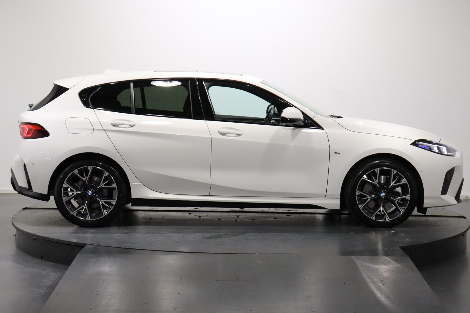 BMW 123 xDrive, Mild-Hybrid Benzin/Elektro, Occasion / Gebraucht, Automatik - 4