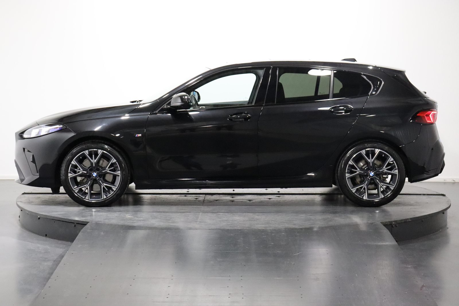 BMW 123 xDrive, Hybride Léger Essence/Électricité, Occasion / Utilisé, Automatique - 2