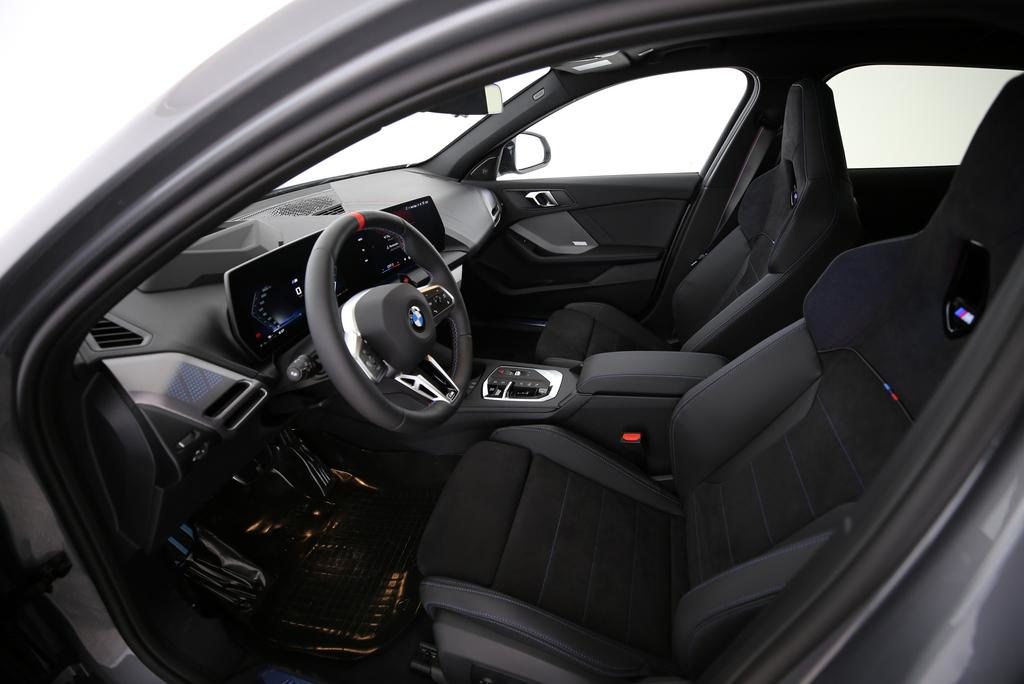 BMW M135i xDrive, Benzin, Neuwagen, Automatik - 4