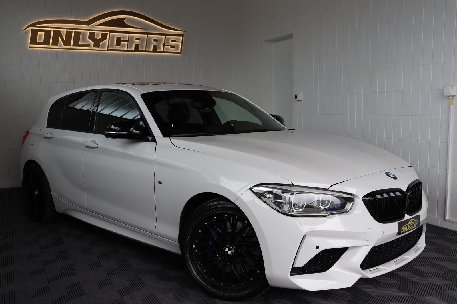 BMW M135i STEPTRONIC ** MILLTEK ** HECKANTRIEB **, Petrol, Second hand / Used, Automatic - 4