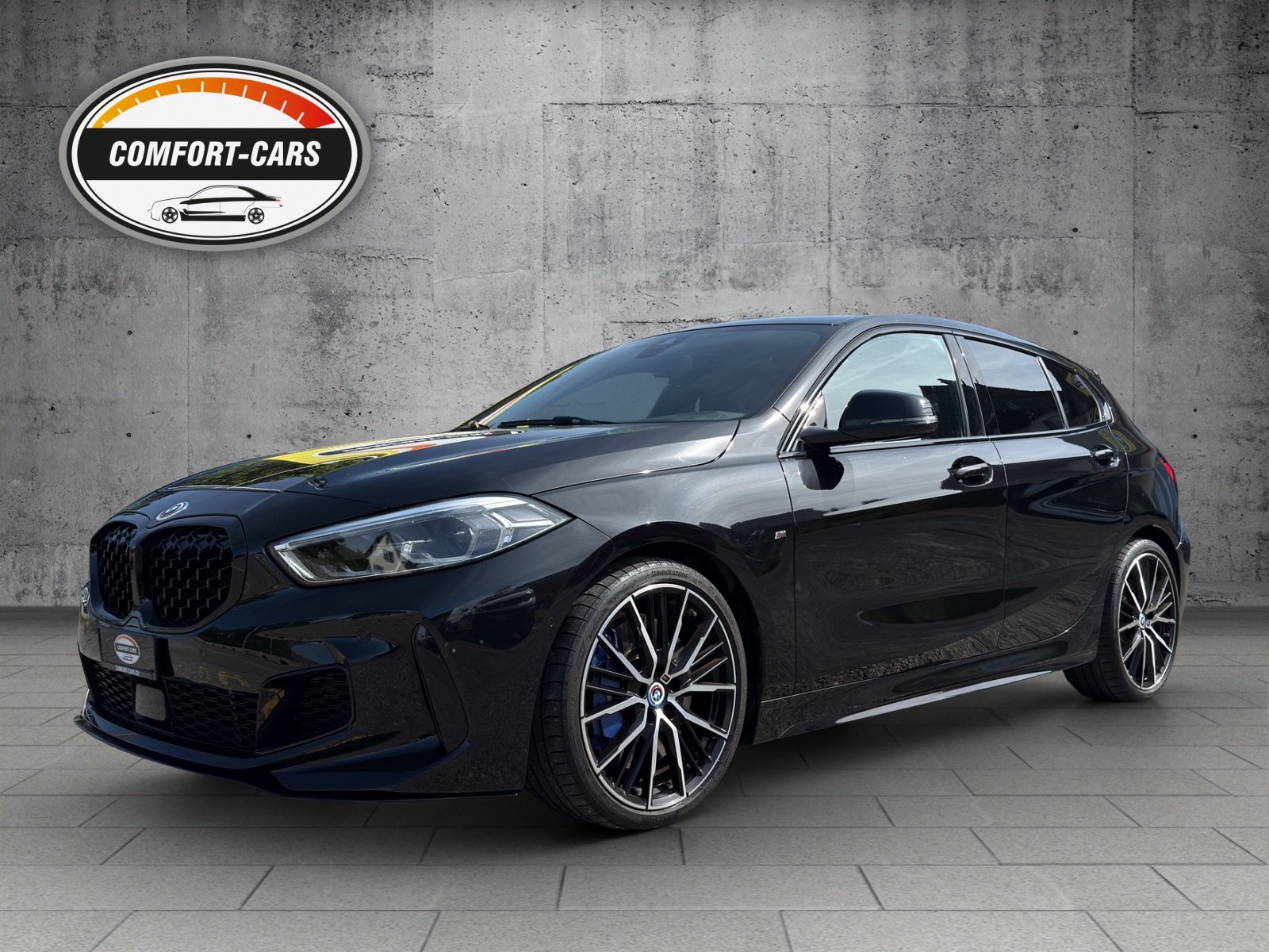 BMW M135i Steptronic Historisches 50-Jahre M-Emblem