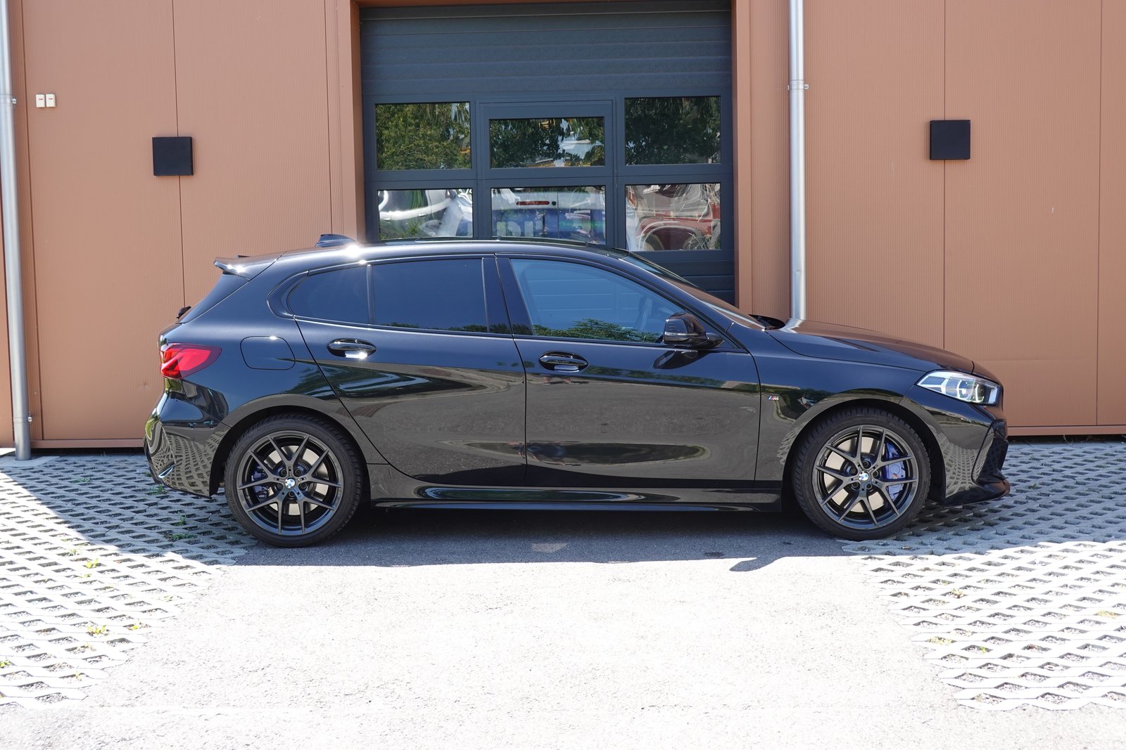 BMW M135i Steptronic - CH Auto * Harman Kardon * Tem, Benzin, Occasion / Gebraucht, Automatik - 4