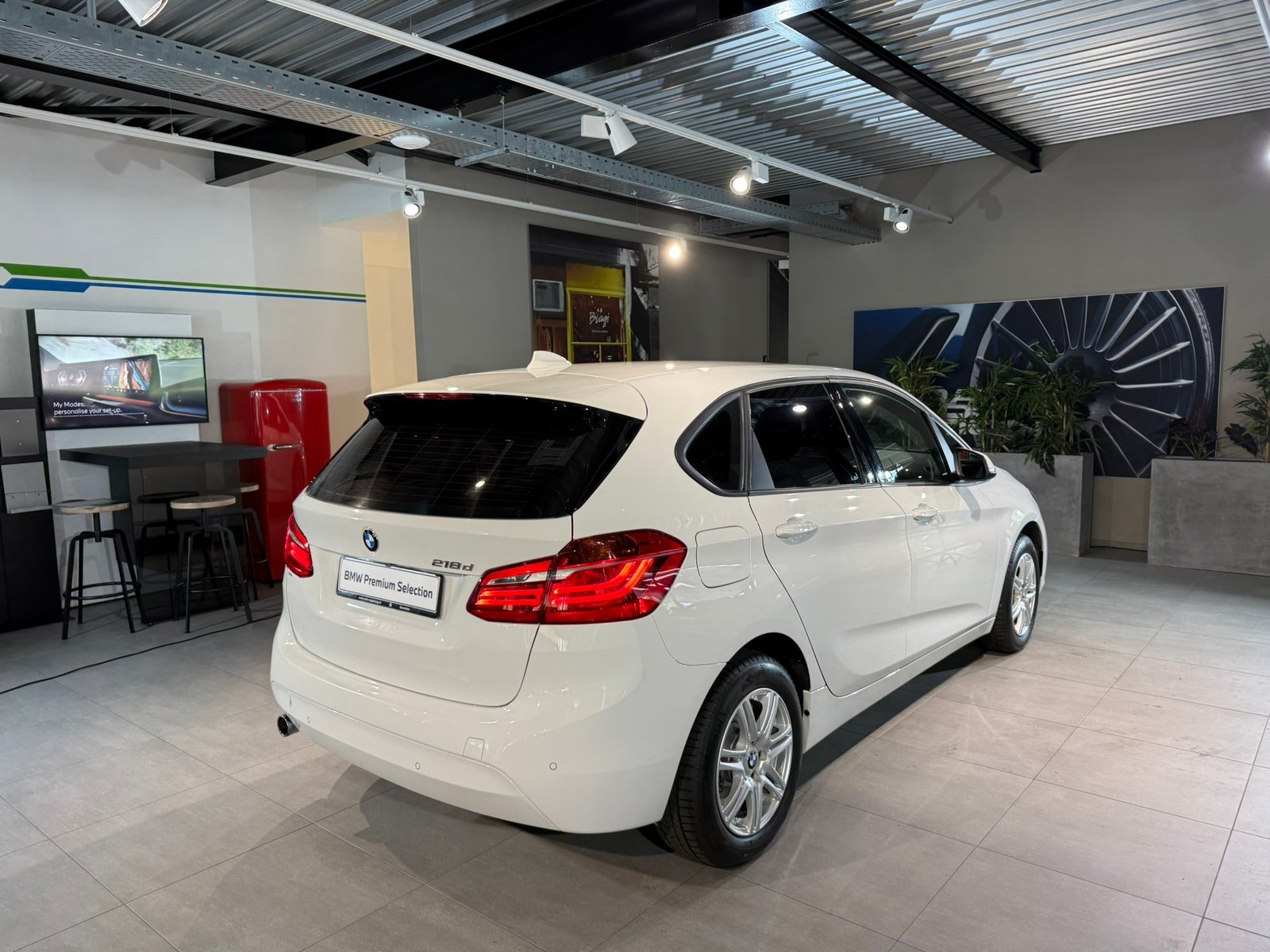 BMW 218d Active Tourer Steptronic, Diesel, Occasion / Gebraucht, Automatik - 6
