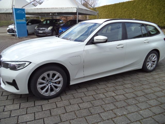 BMW 218 330e xDrive, Plug-in-Hybrid Benzin/Elektro, Occasion / Gebraucht, Automatik - 2
