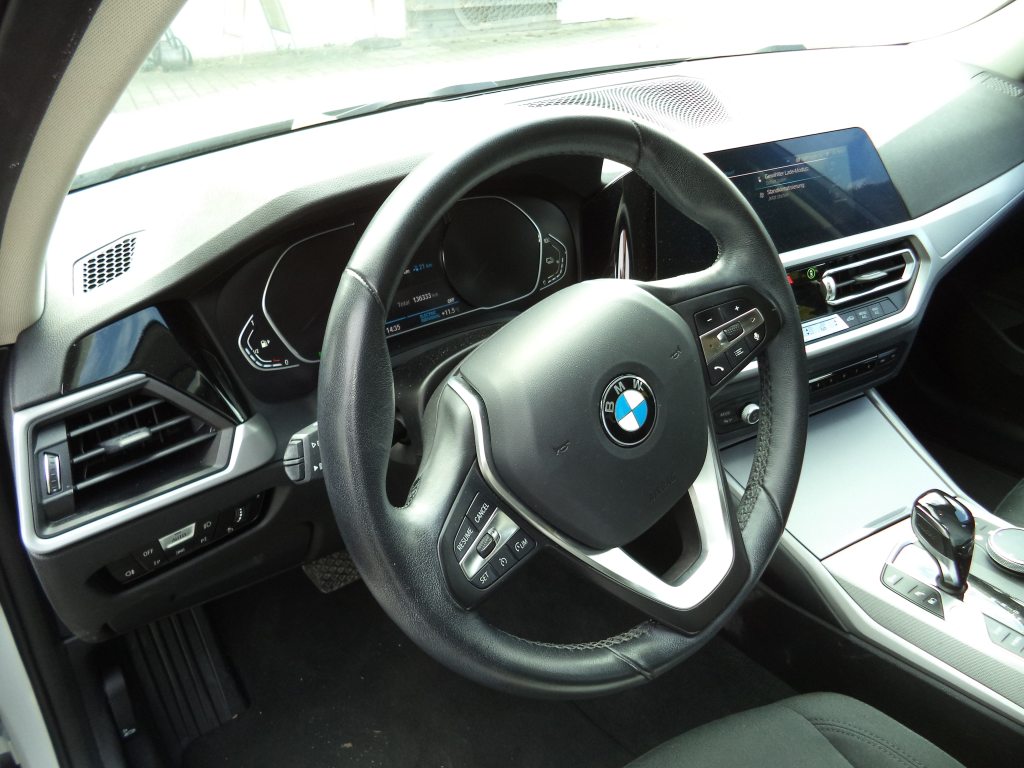 BMW 218 330e xDrive, Plug-in-Hybrid Benzin/Elektro, Occasion / Gebraucht, Automatik - 5