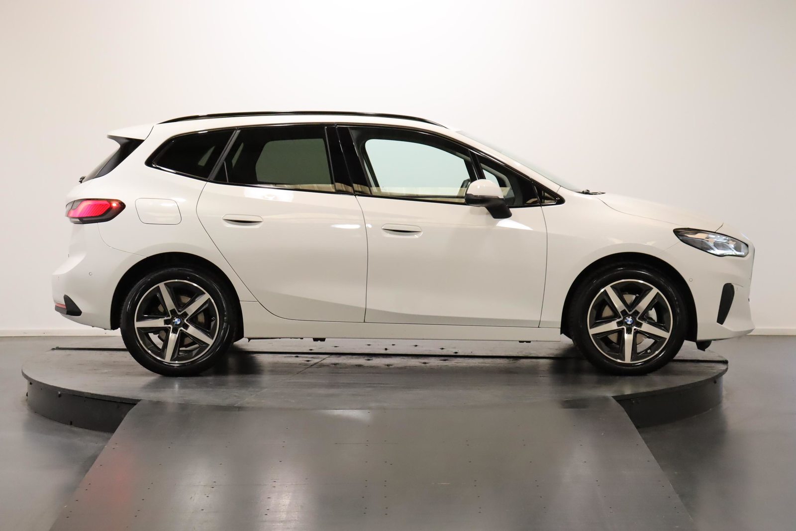 BMW 218d paddles Active Tourer, Diesel, Occasion / Gebraucht, Automatik - 3