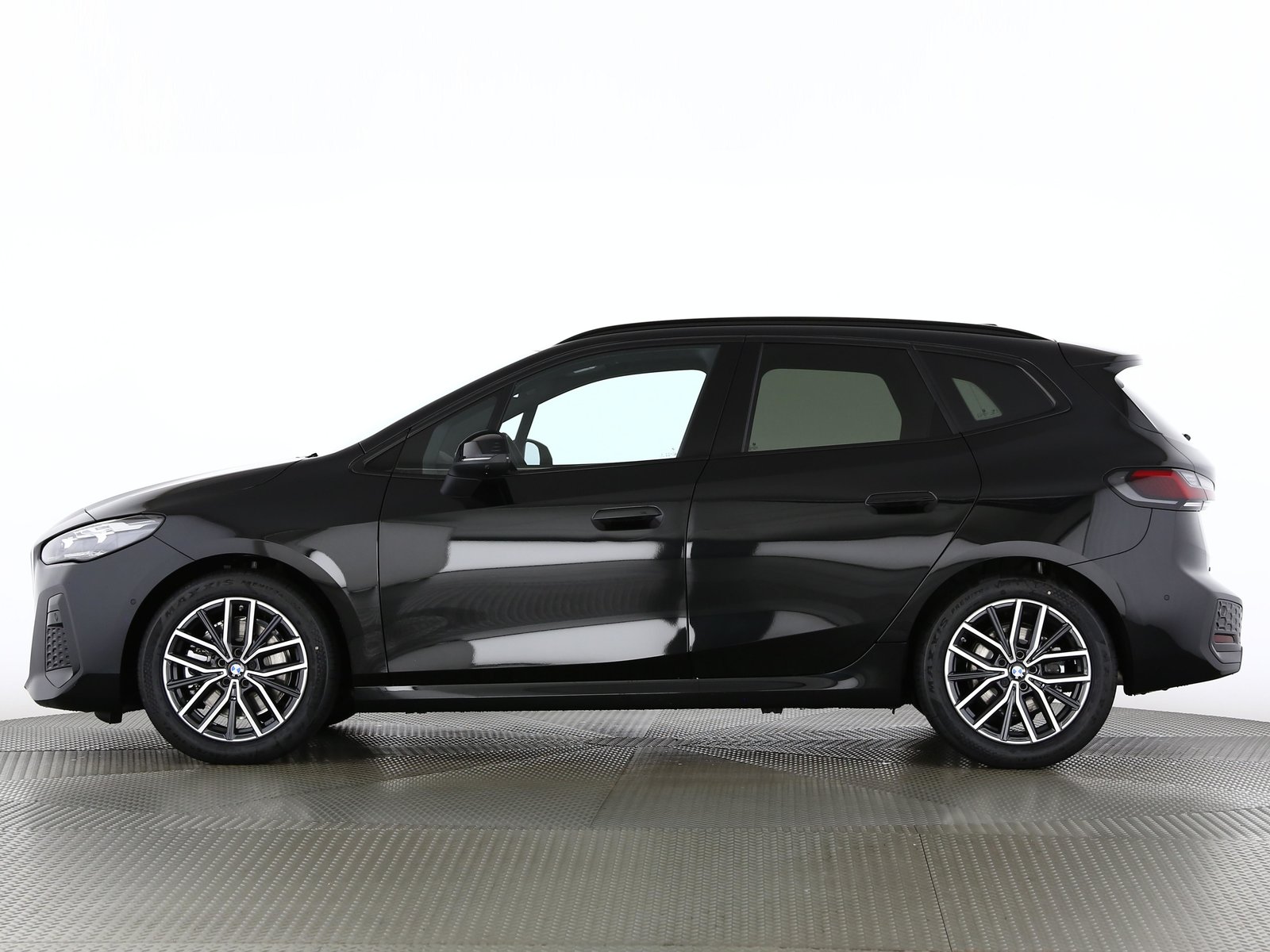 BMW 223d SDKG Active Tourer, Mild-Hybrid Diesel/Electric, New car, Automatic - 3