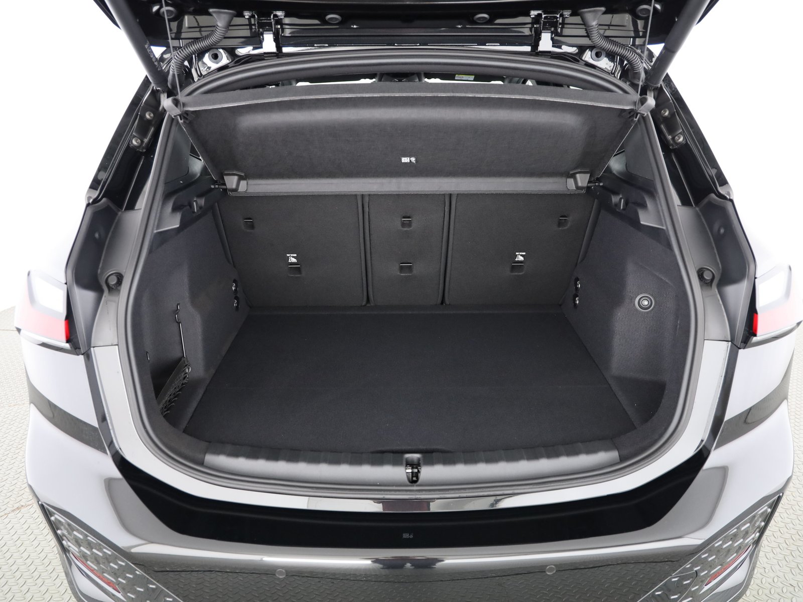 BMW 223d SDKG Active Tourer, Mild-Hybrid Diesel/Electric, New car, Automatic - 7