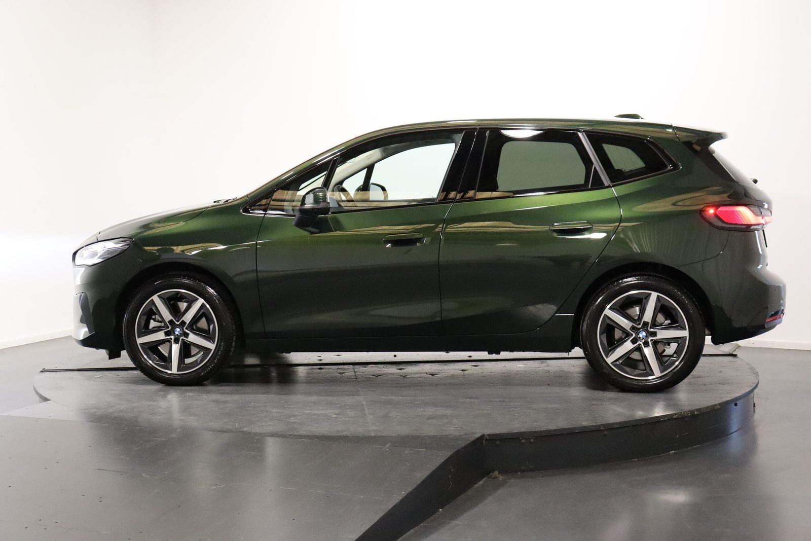 BMW 223i xDrive Active Tourer, Mild-Hybrid Benzin/Elektro, Occasion / Gebraucht, Automatik - 2