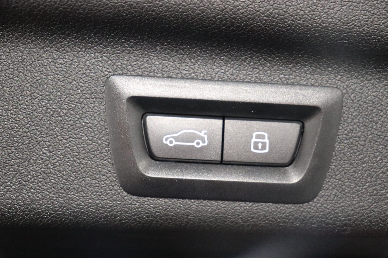 BMW 223d xDrive paddles Active Tourer, Mild-Hybrid Diesel/Electric, Second hand / Used, Automatic - 6
