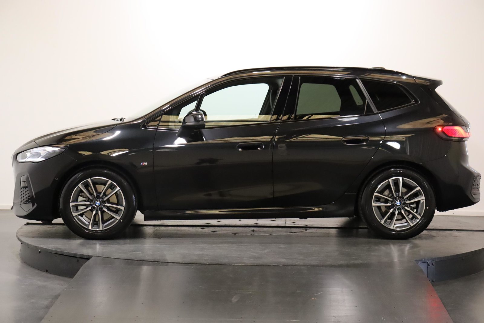 BMW 223i xDrive SDKG Active Tourer, Mild-Hybrid Benzin/Elektro, Occasion / Gebraucht, Automatik - 2