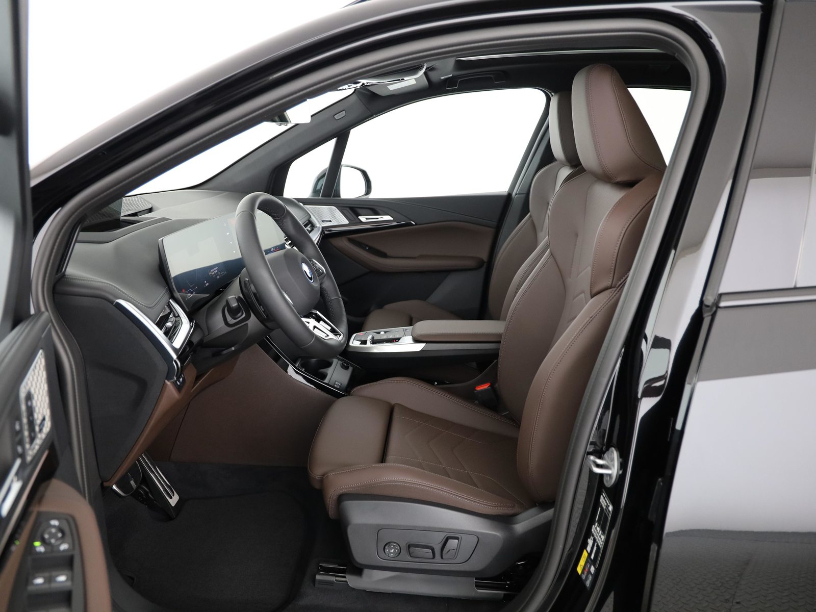 BMW 225e xDrive Active Tourer, Plug-in-Hybrid Petrol/Electric, New car, Automatic - 4