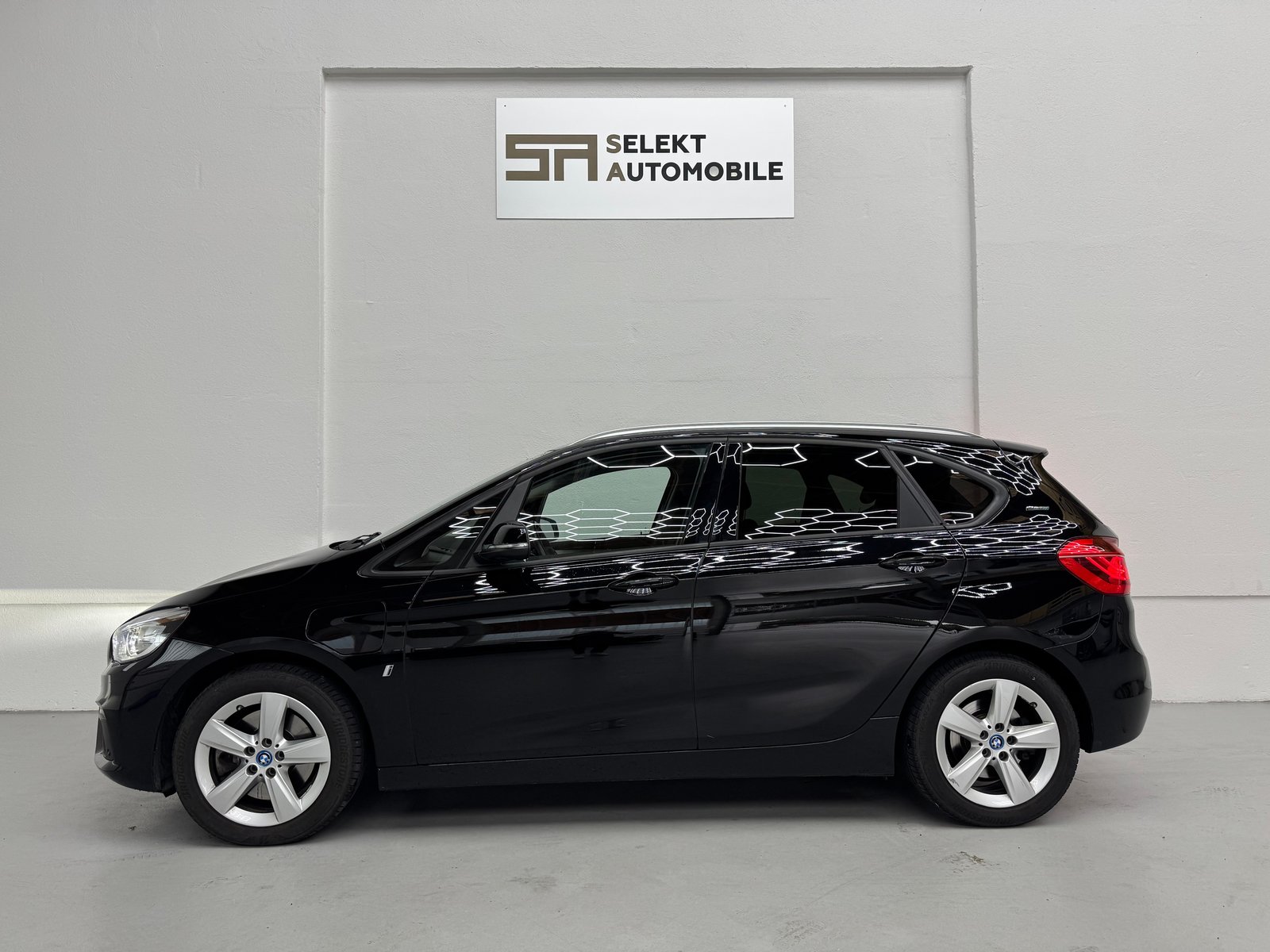 BMW 225xe iPerformance Active Tourer Steptronic, Plug-in-Hybrid Benzin/Elektro, Occasion / Gebraucht, Automatik - 4