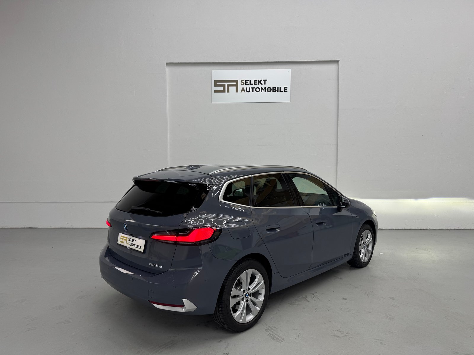BMW 225e Active Tourer, Plug-in-Hybrid Petrol/Electric, Second hand / Used, Automatic - 6