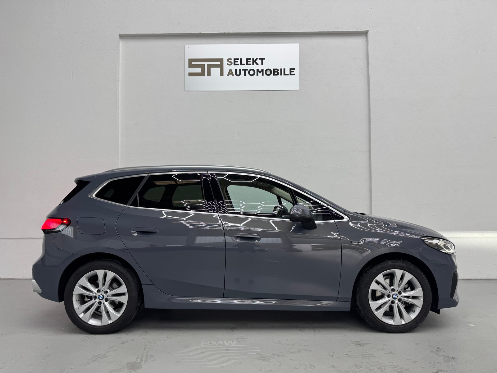BMW 225e Active Tourer, Plug-in-Hybrid Petrol/Electric, Second hand / Used, Automatic - 7