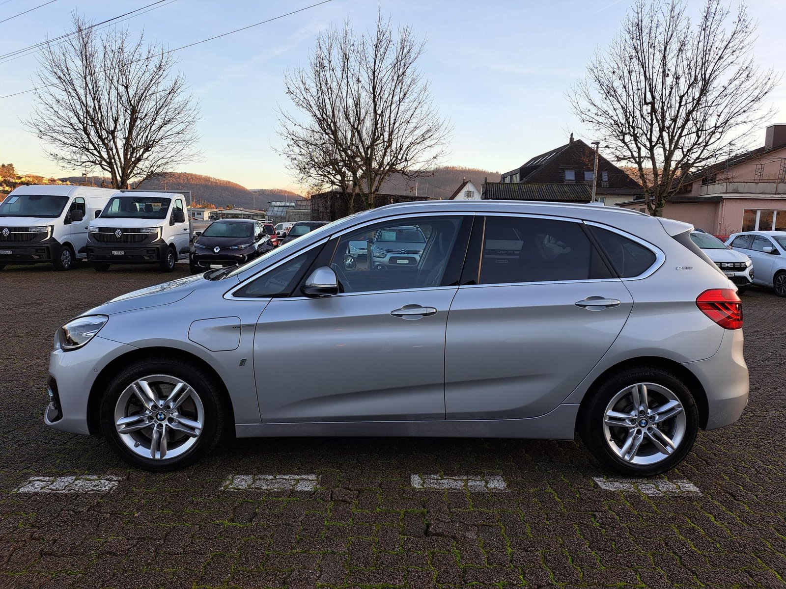 BMW 225xe Active Tourer, Plug-in-Hybrid Benzin/Elektro, Occasion / Gebraucht, Automat - 2