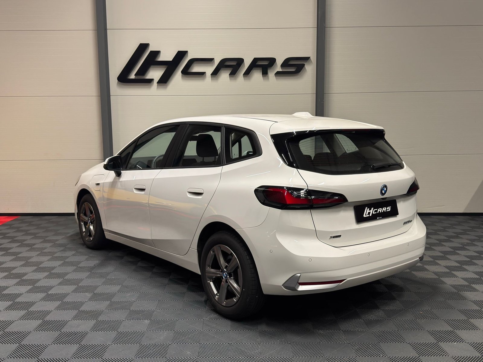 BMW 225e Active Tourer, Plug-in-Hybrid Benzin/Elektro, Occasion / Gebraucht, Automatik - 3