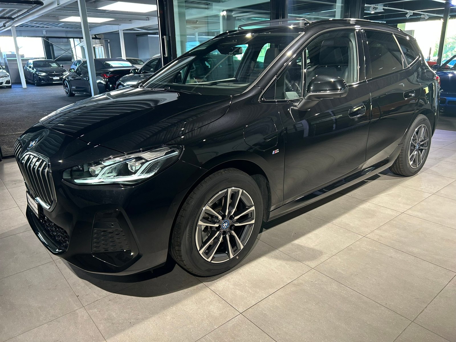 BMW 225e Active Tourer M Sport, Plug-in-Hybrid Benzin/Elektro, Occasion / Gebraucht, Automatik - 2