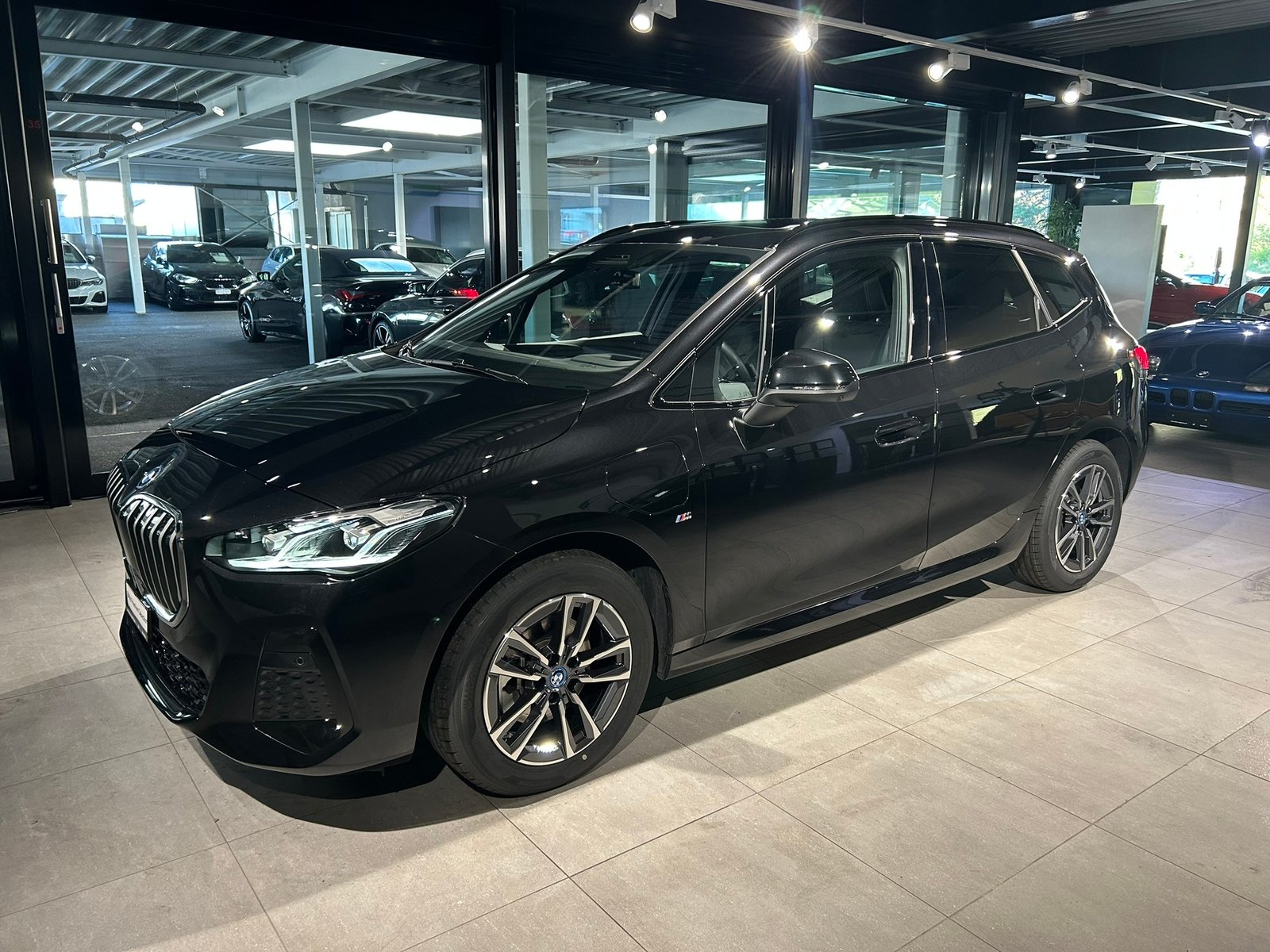 BMW 225e Active Tourer M Sport, Plug-in-Hybrid Benzin/Elektro, Occasion / Gebraucht, Automatik - 3