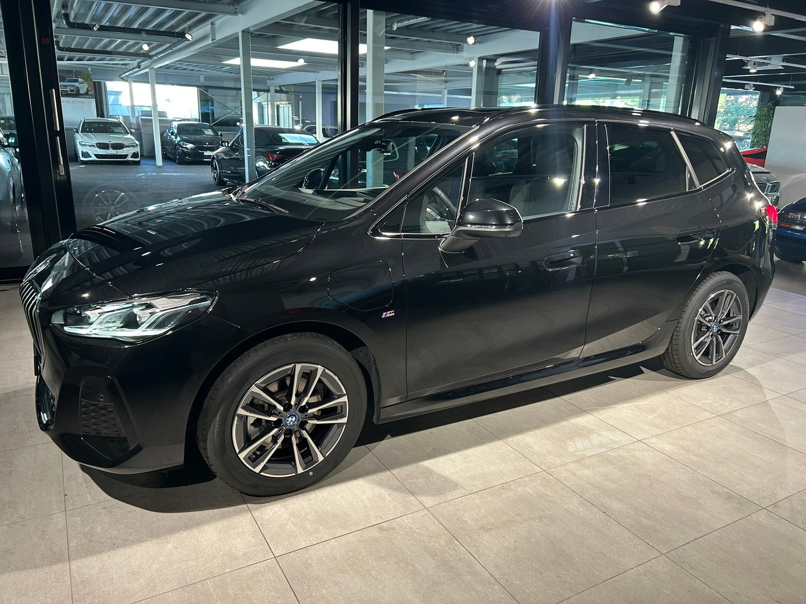 BMW 225e Active Tourer M Sport, Plug-in-Hybrid Benzin/Elektro, Occasion / Gebraucht, Automatik - 4