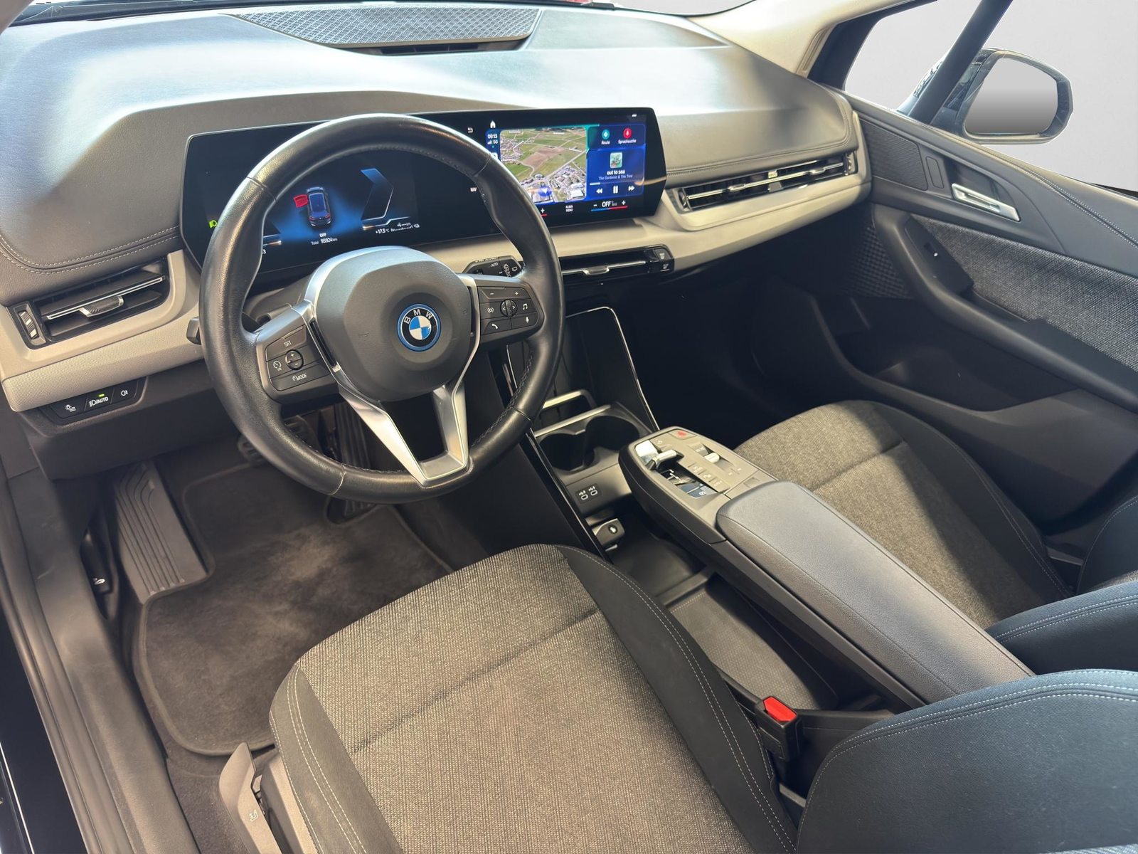 BMW 225e xDrive Active Tourer, Plug-in-Hybrid Benzin/Elektro, Occasion / Gebraucht, Automatik - 7