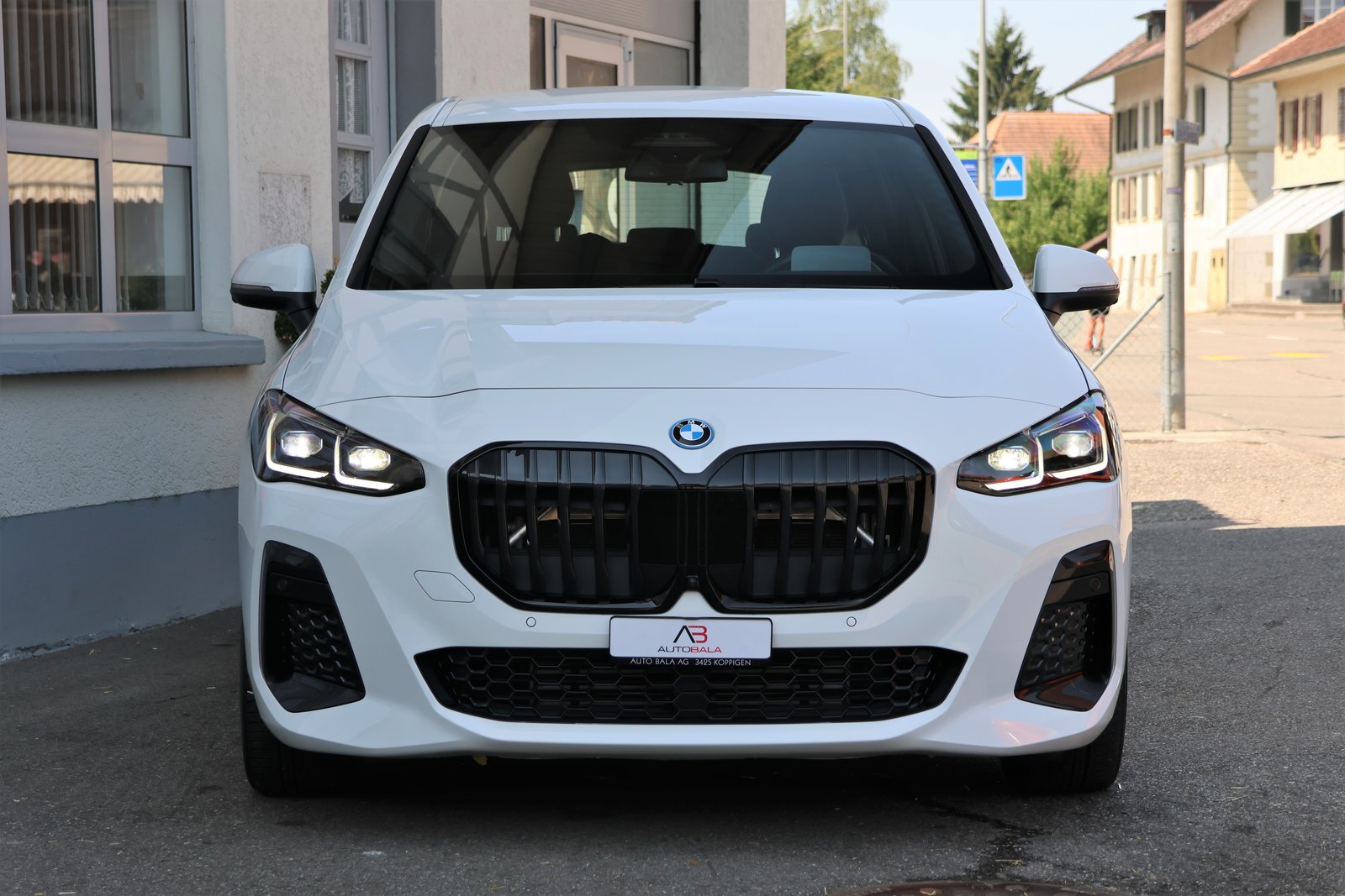 BMW 225e Active Tourer M Sport, Plug-in-Hybrid Petrol/Electric, Second hand / Used, Automatic - 2