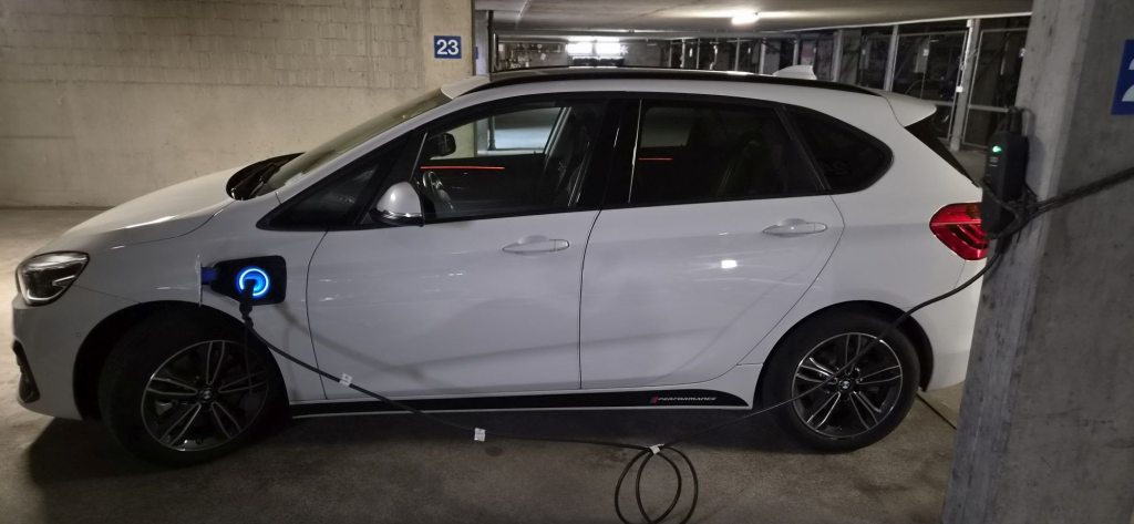 BMW 225 Active Tourer 225xe, Hybride Rechargeable Essence/Électricité, Occasion / Utilisé, Automatique - 5