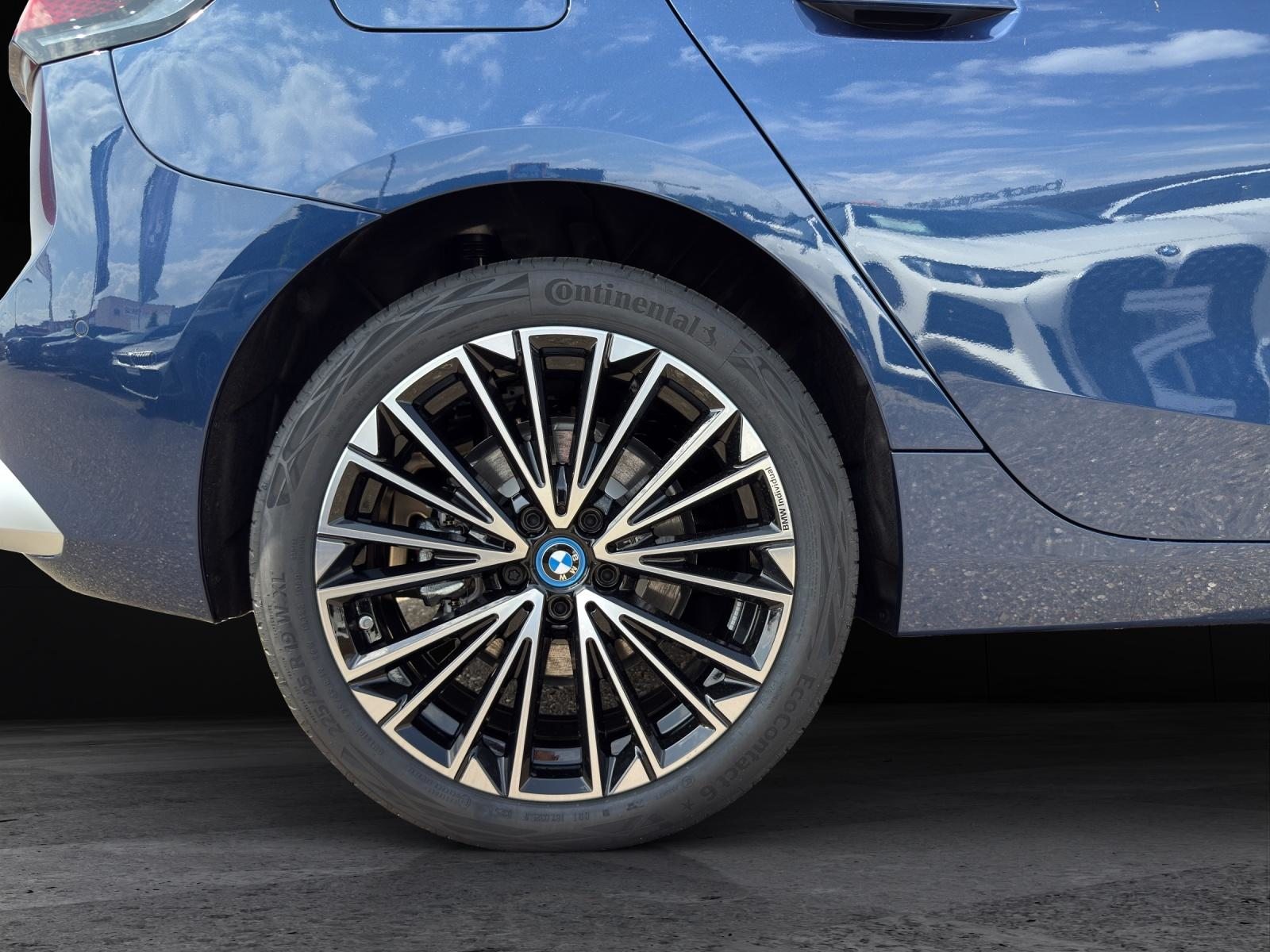 BMW 230e xDrive Active Tourer, Plug-in-Hybrid Petrol/Electric, New car, Automatic - 4
