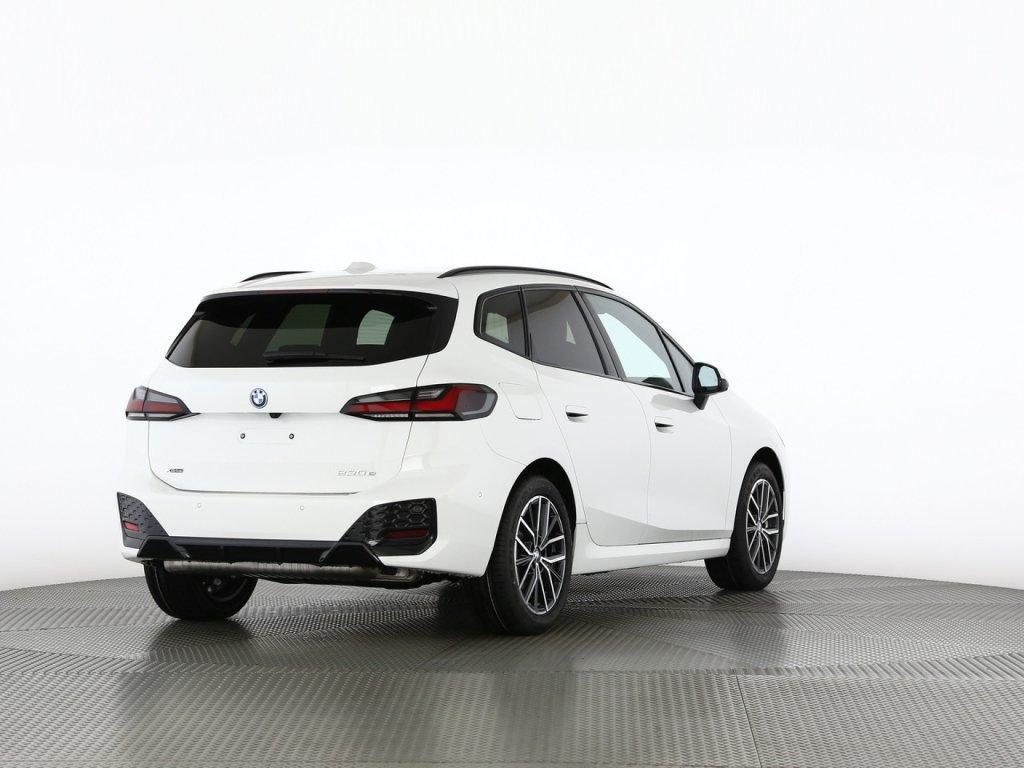 BMW 230e xDrive Active Tourer, Plug-in-Hybrid Benzina/Elettrica, Auto nuove, Automatico - 2