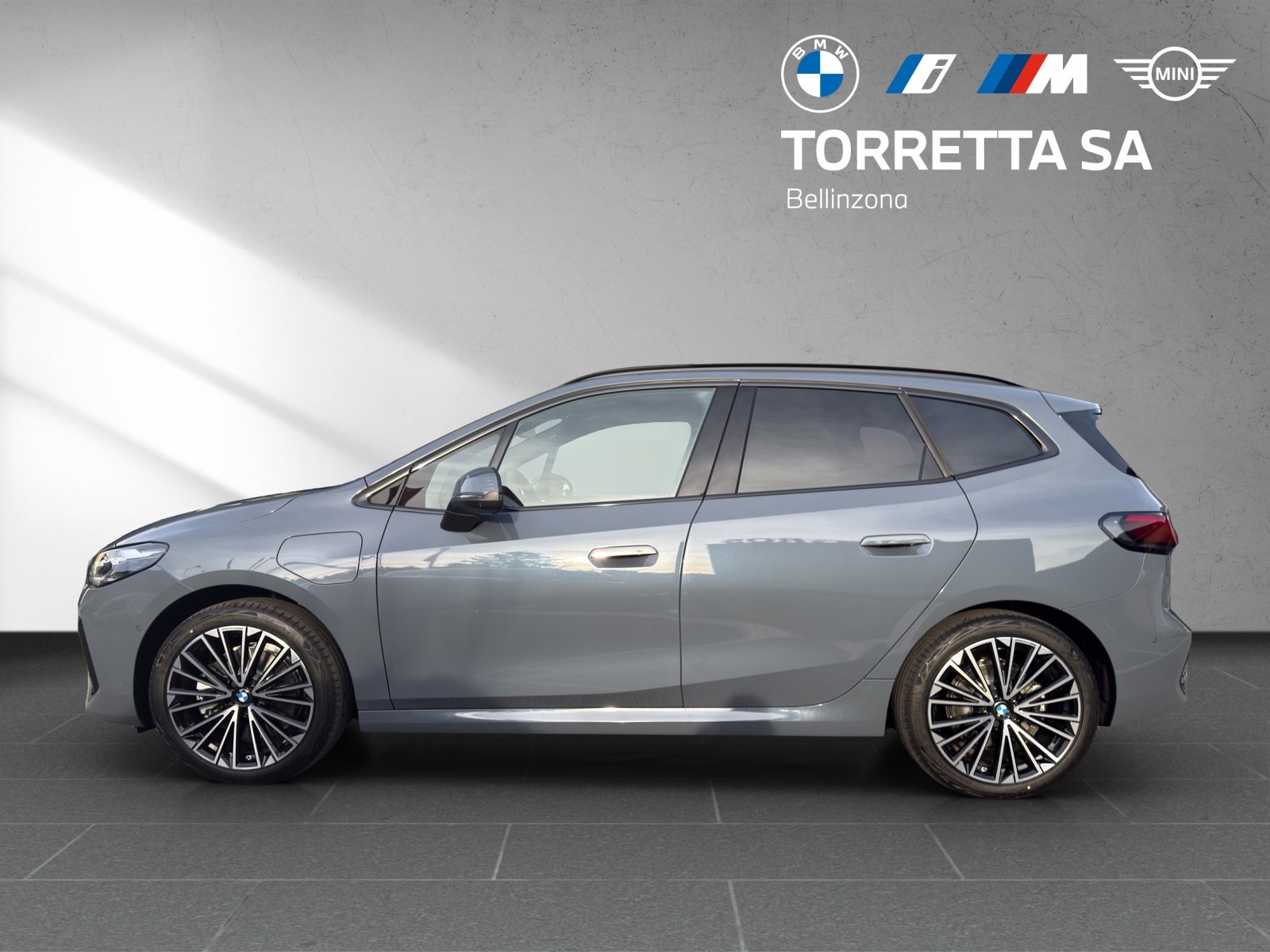 BMW 230e Active Tourer M Sport, Plug-in-Hybrid Benzina/Elettrica, Auto nuove, Automatico - 2