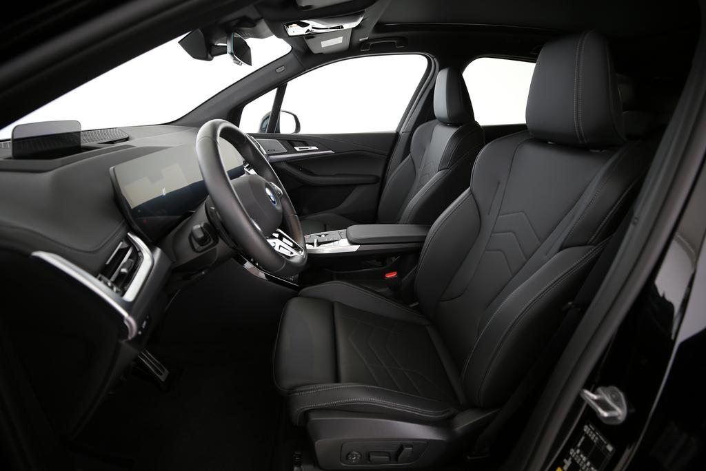 BMW 230e xDrive paddles Active Tourer, Plug-in-Hybrid Petrol/Electric, Second hand / Used, Automatic - 3
