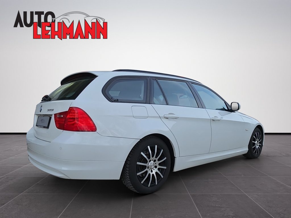 BMW 30e 320i Dynamic Edition, Benzin, Occasion / Gebraucht, Handschaltung - 5