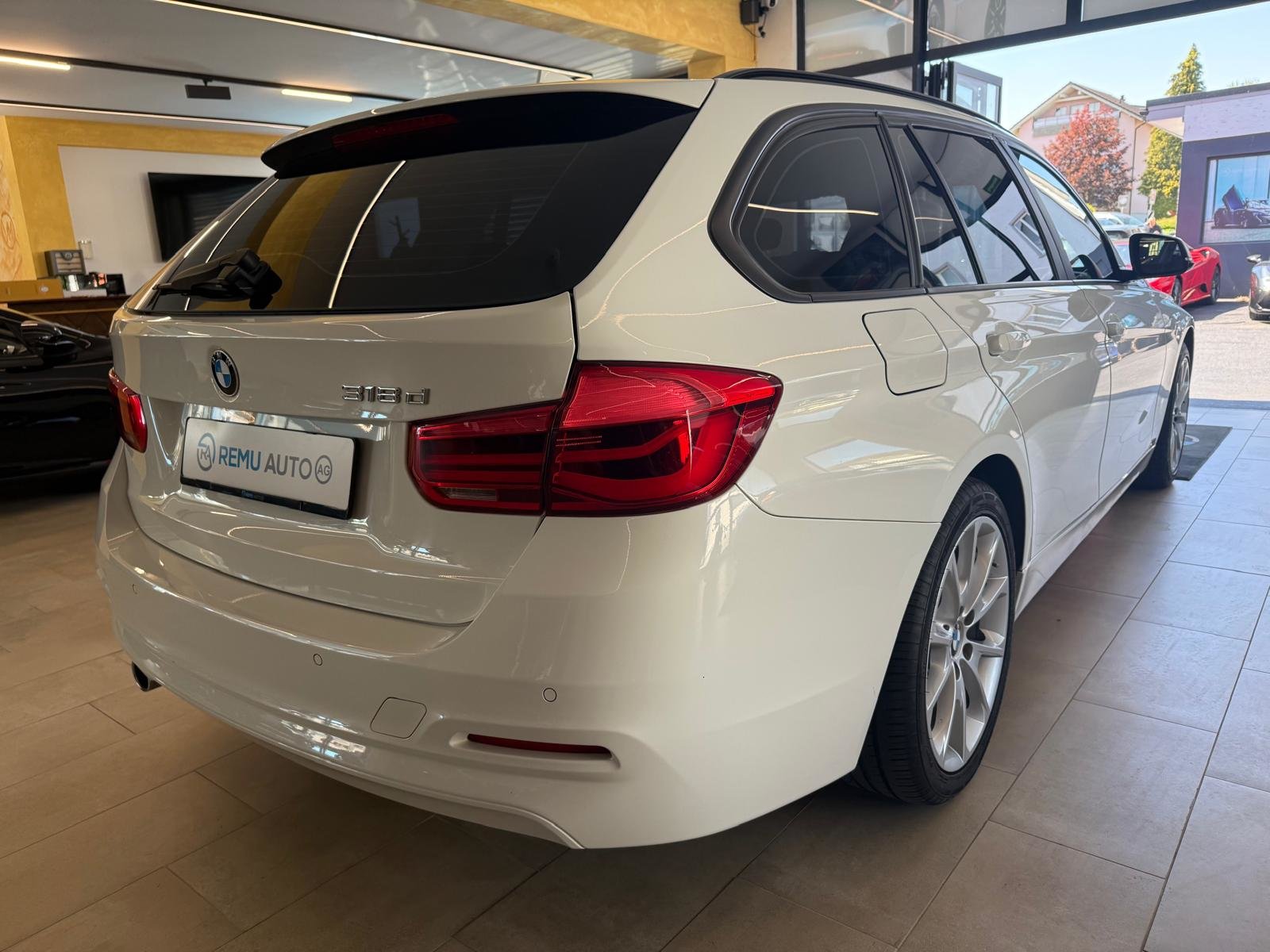 BMW 318d Touring Swiss Advantage Sport Steptronic, Diesel, Second hand / Used, Automatic - 3