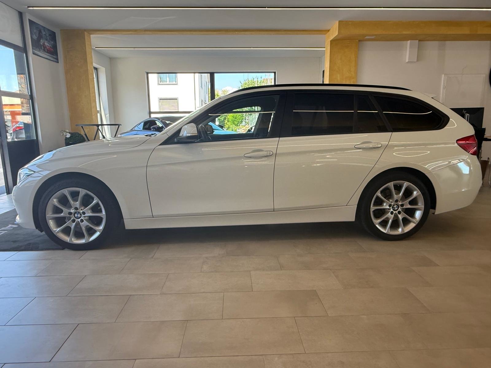 BMW 318d Touring Swiss Advantage Sport Steptronic, Diesel, Second hand / Used, Automatic - 7