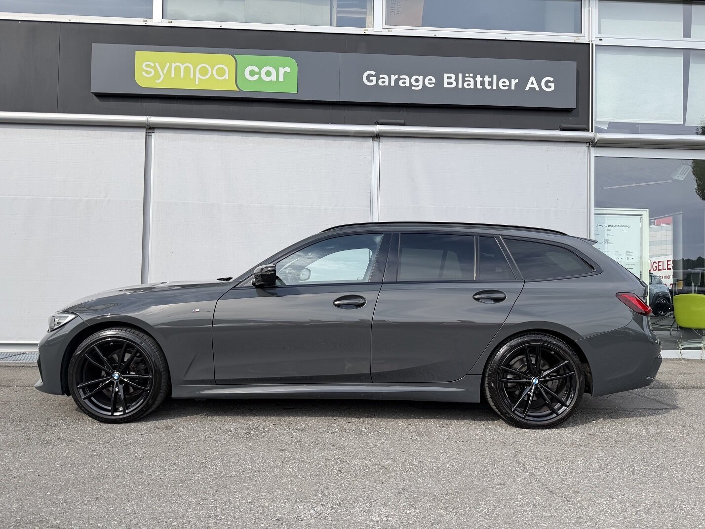 BMW 318i paddles Touring